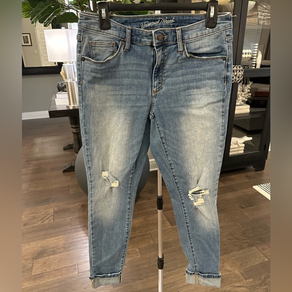 Universal Thread Jeans 10/30R Light Wash Distressed - Picture 1 of 6
